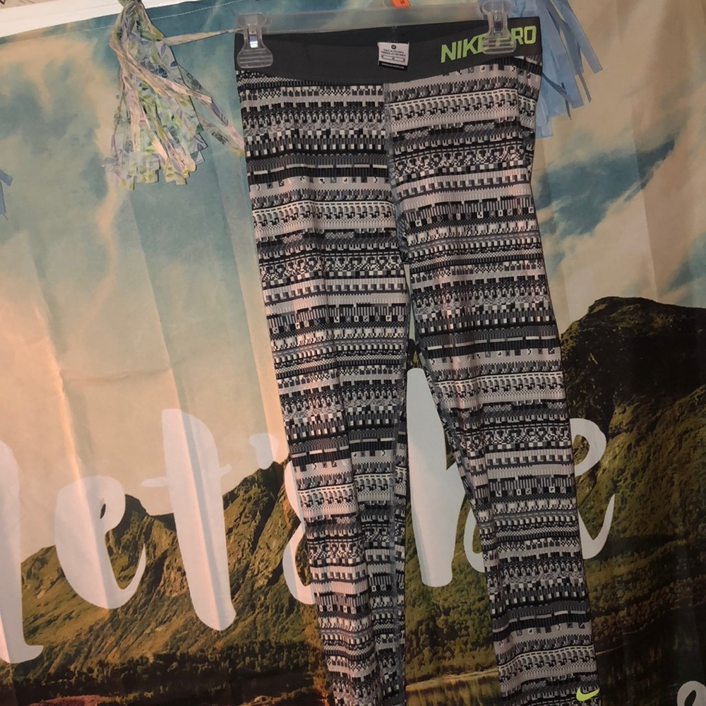 NWOT NIKE leggings